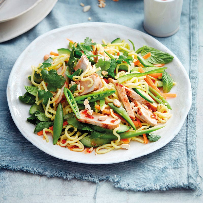 Warmer Nudelsalat mit Schweinemedaillons
