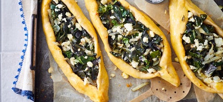 Pide mit Mangold und Schafskäse
