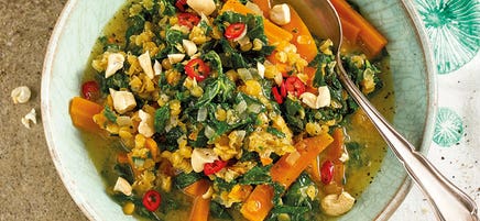 Grünkohlpfanne mit roten Linsen