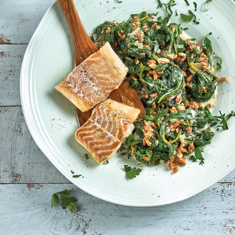 Cremige Dinkel-Spinat-Pfanne mit Kabeljau