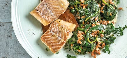 Cremige Dinkel-Spinat-Pfanne mit Kabeljau