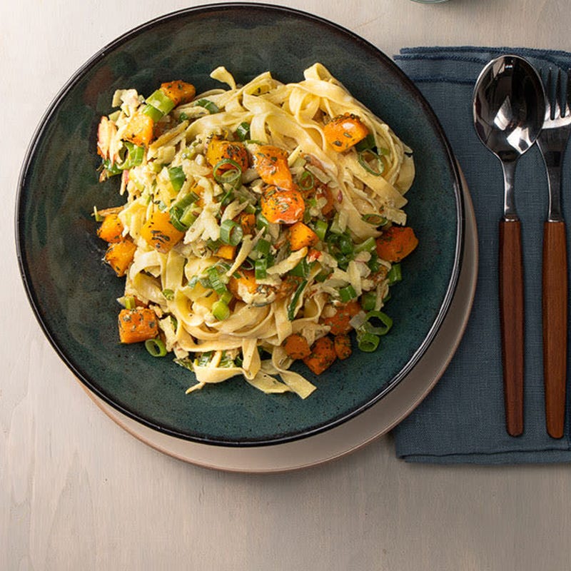 Tagliatelle mit geröstetem Kürbis und Frischkäse-Senf-Sauce