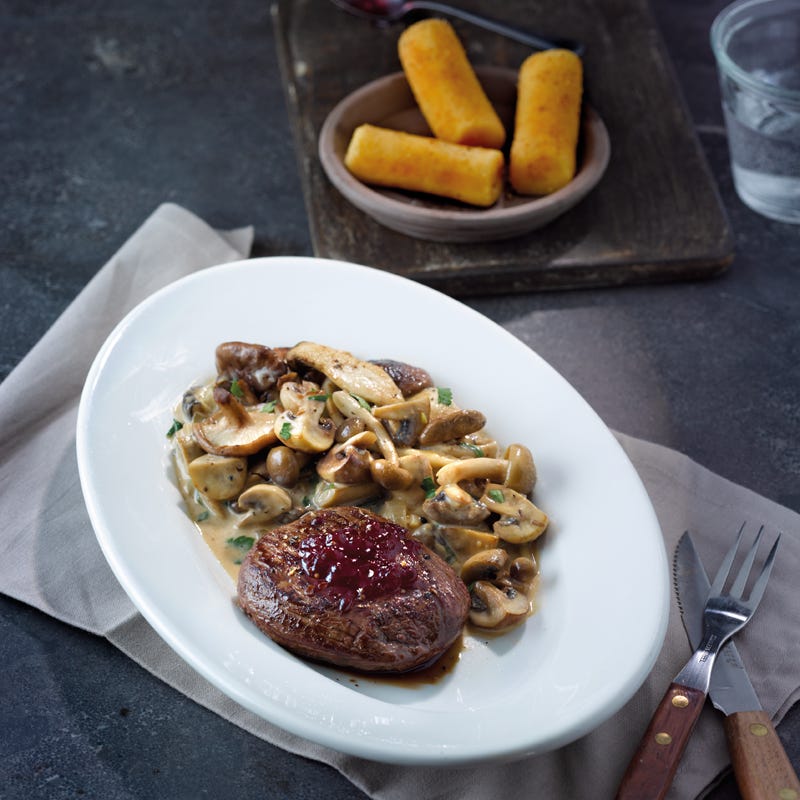 Hirschsteaks mit Waldpilzen und Kroketten