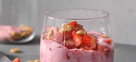Erdbeer-Skyr-Creme mit Crunch