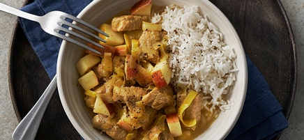 Skinkgryta med curry och äpple