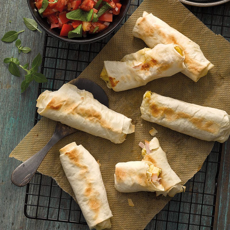 Rühreirollen mit Tomaten