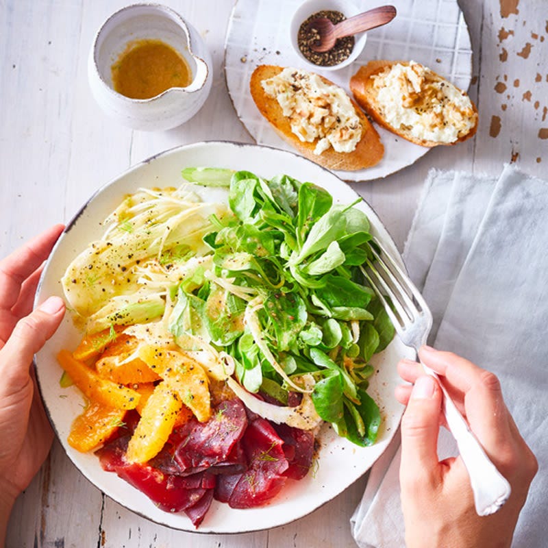 Randen-Orangen-Salat mit Schafskäse-Crostini