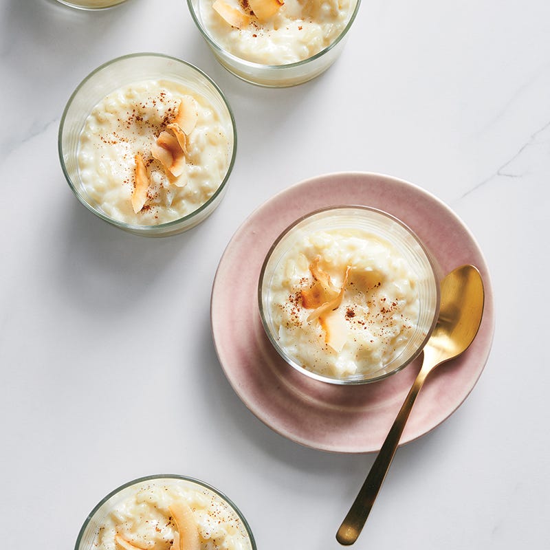 Cinnamon rice pudding with coconut