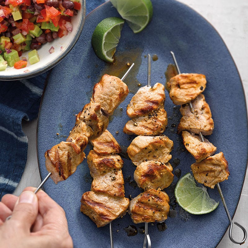 Mexikanische Salsa mit Filetspiessen