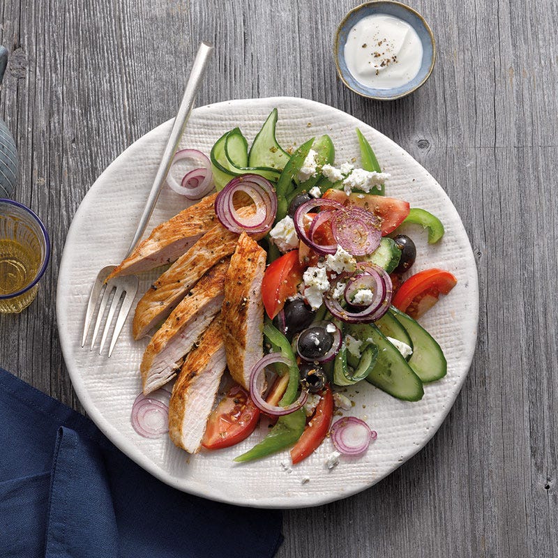 Griechischer Salat mit Trutenschnitzel