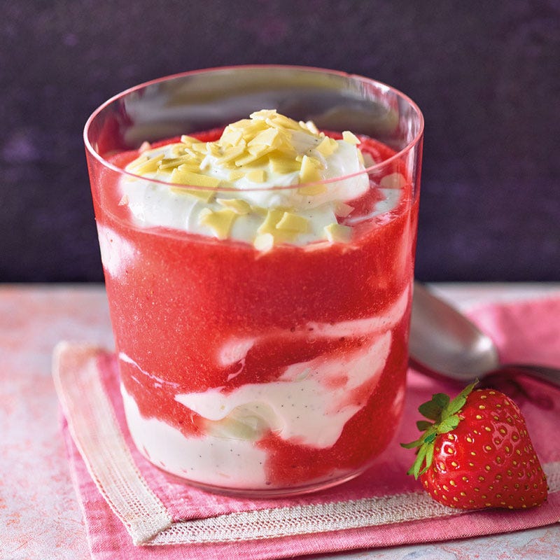 Vanillecreme mit Erdbeersauce