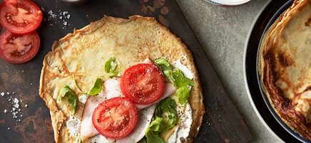 Fyllda pannkakor med kalkon och färskost
