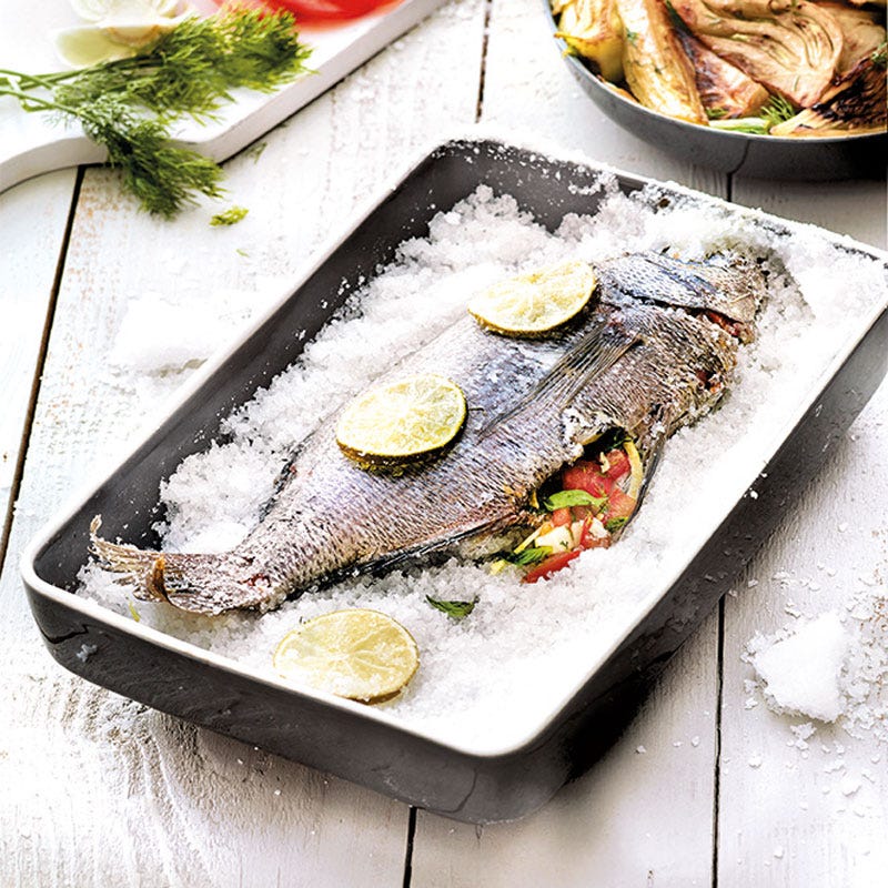 Fenchel-Dorade in Salzkruste