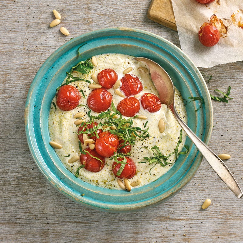 Herzhafter Joghurt mit Pesto