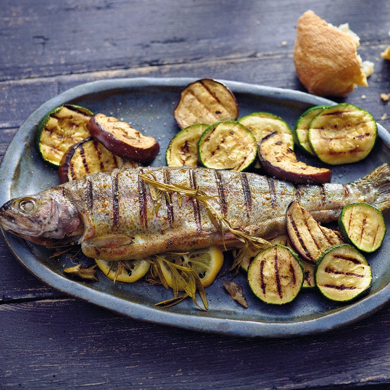 Gegrillte Forelle mit Gemüse