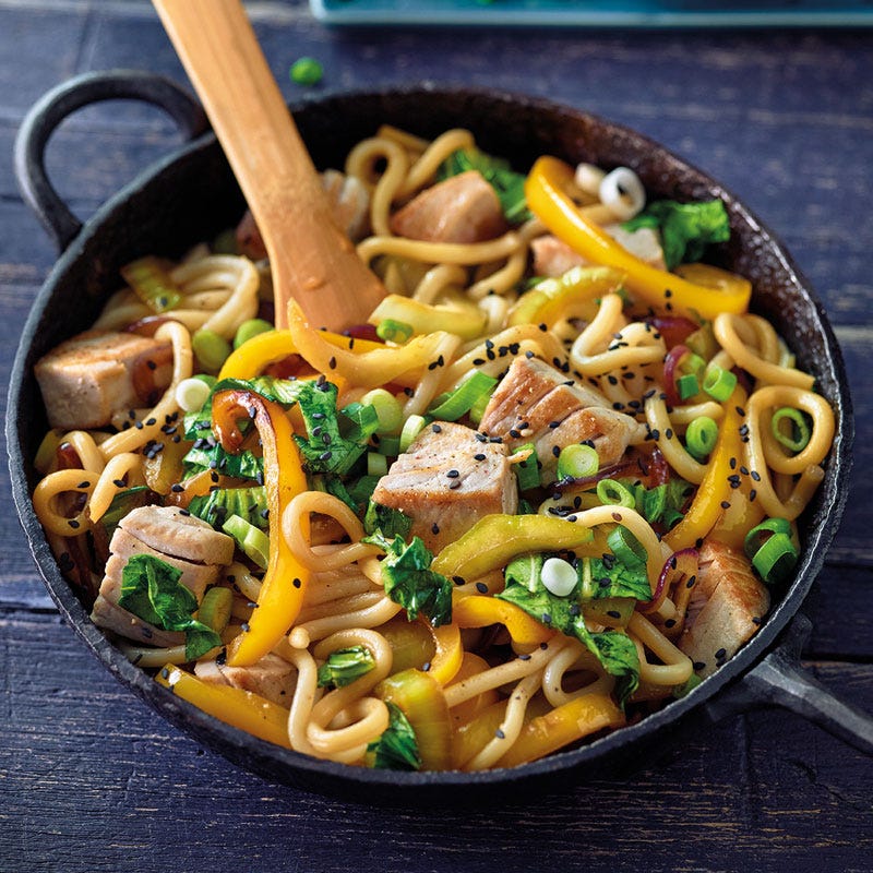 Teriyaki-Nudel-Pfanne mit Thunfisch