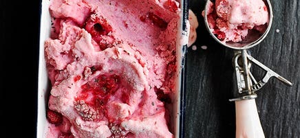 Frozen raspberry yoghurt
