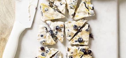 Blueberry cheesecake yoghurt bark