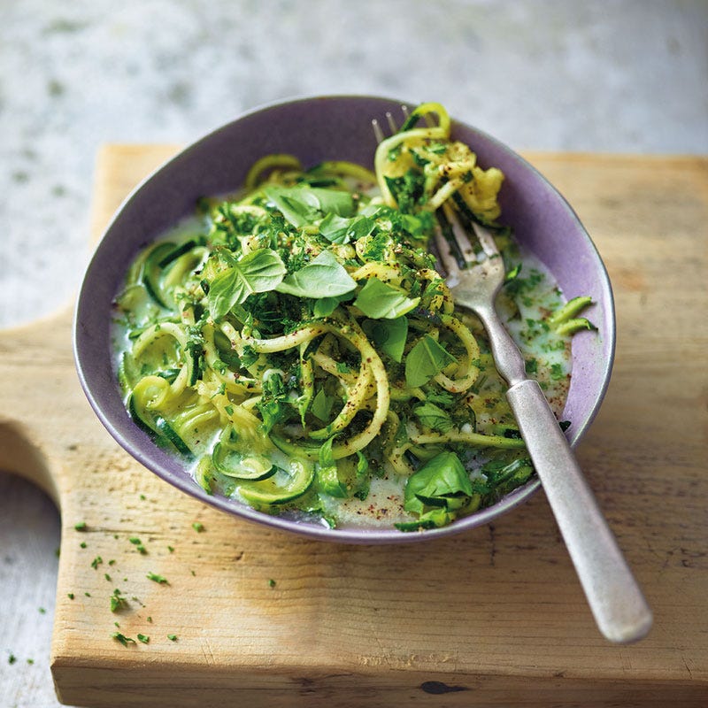 Zucchininoodles in Kräuter-Käse-Sauce