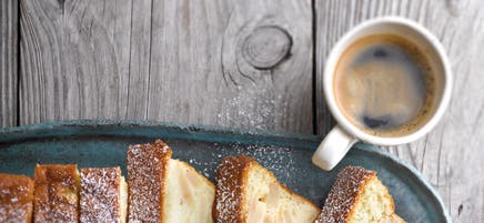 Sappige appel-perencake