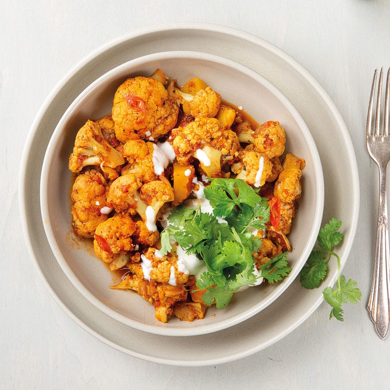 Aloo Gobi mit Curry Madras und Limettenraita