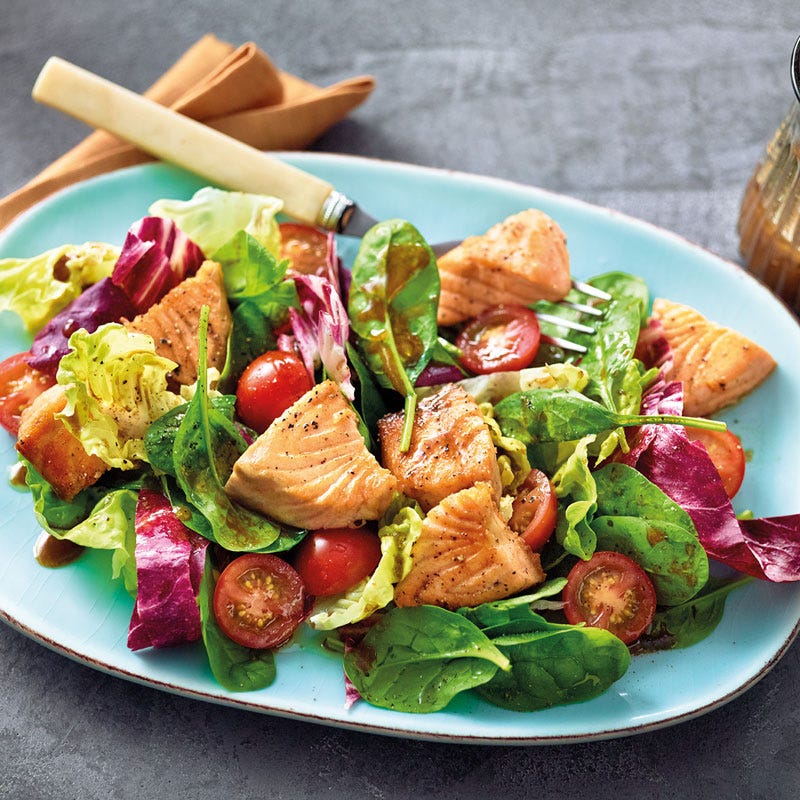 Blattsalatmischung mit Lachs