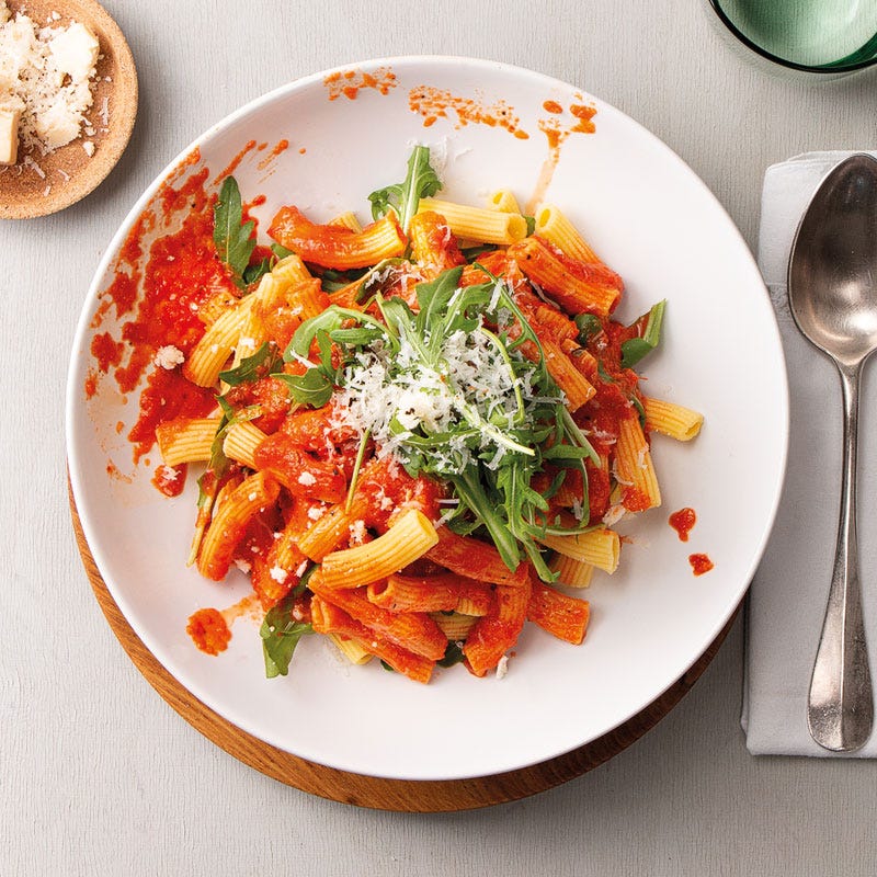 Maccheroncini in gerösteter Paprikasauce mit Rucola