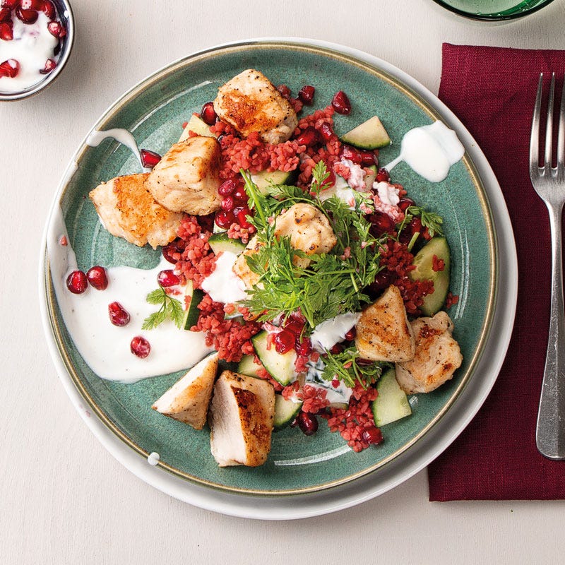 Knusprige Pute mit rosa Bulgur-Granatapfel-Salat