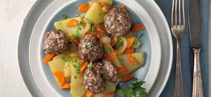 Choux-raves sautés avec boulettes de viande hachée
