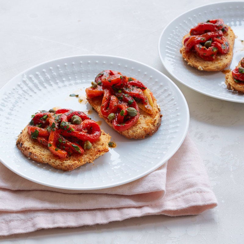 Photo de Crostinis de poivronnade aux câpres et aux anchois par WW