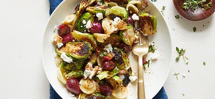 Orecchiette aux choux de Bruxelles et aux raisins rôtis