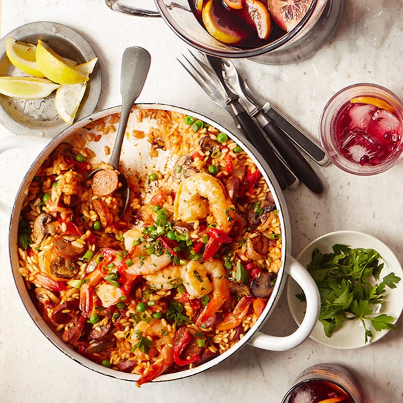 Paella met scampi’s en chorizo
