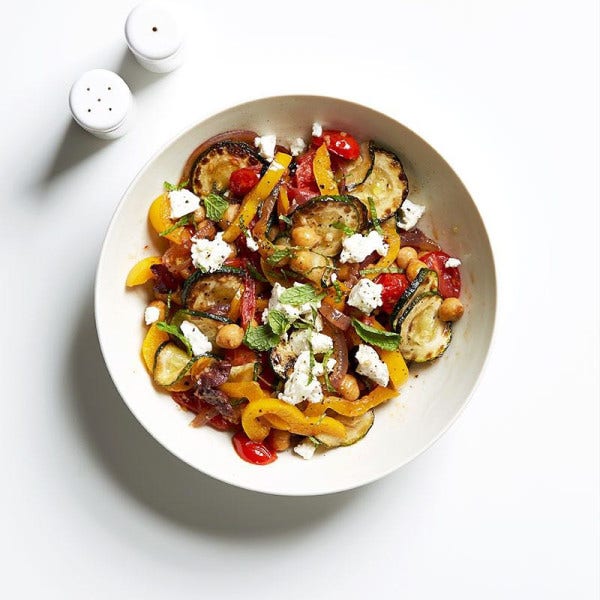 Kikkererwtenschotel met courgette, munt & feta