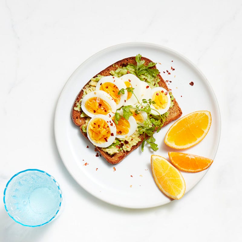 Toast met avocado en ei