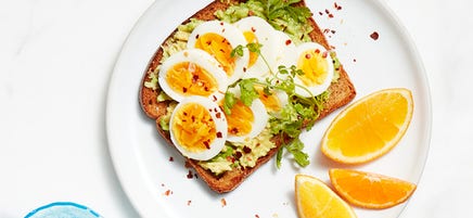 Toast met avocado en ei