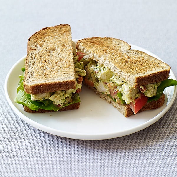 Sandwiches met pesto-kipsalade