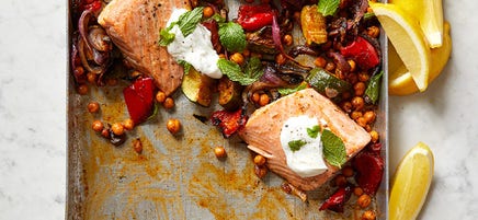 Zalm met groenten en kikkererwten