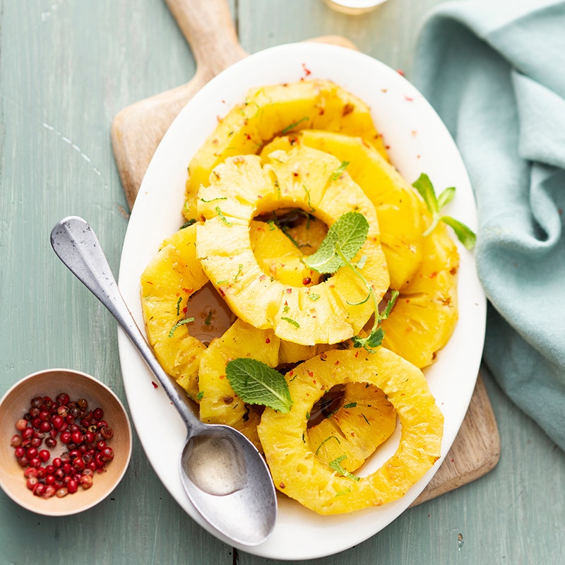 Ananas flambé au poivre rose