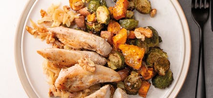 Choux de Bruxelles grillés au four avec filets de poulet