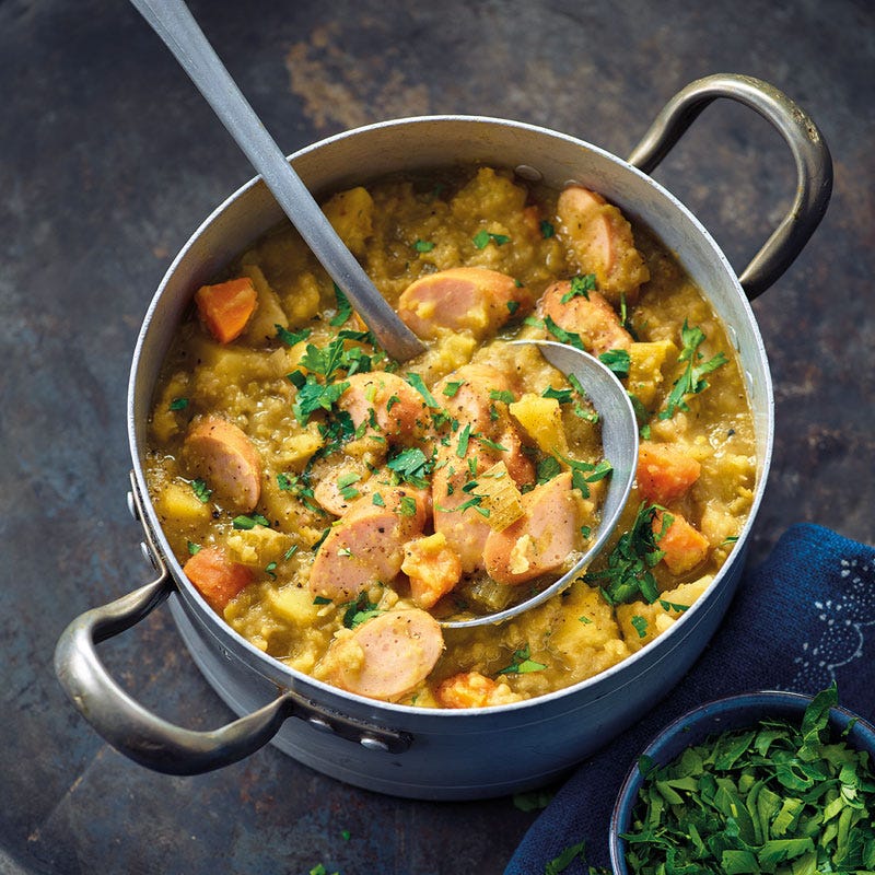 Erbsensuppe mit Geflügelwürstchen