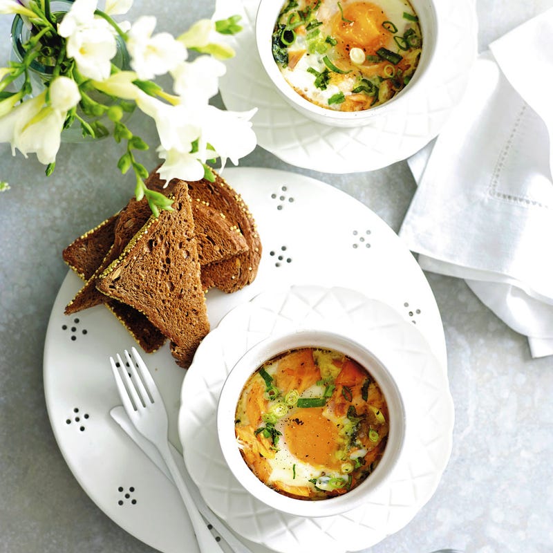 Œufs en cocotte au saumon et épinards crémeux