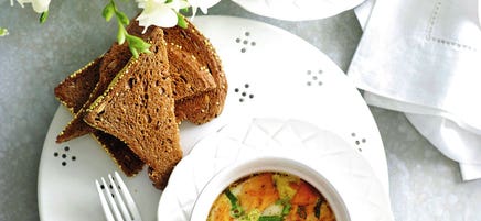 Œufs en cocotte au saumon et épinards crémeux