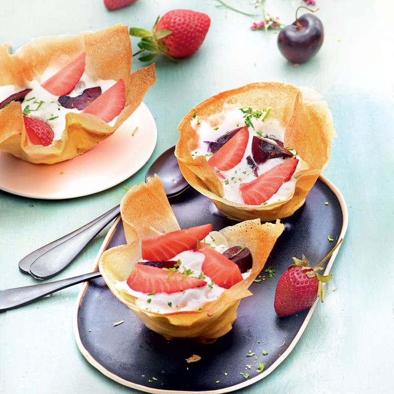 Tulipe de fraises et cerises à la chantilly