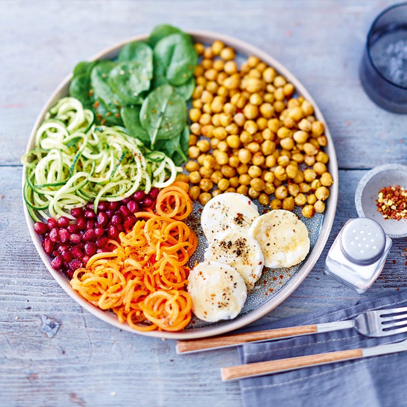 Kikkererwtensalade met groenten en geitenkaas