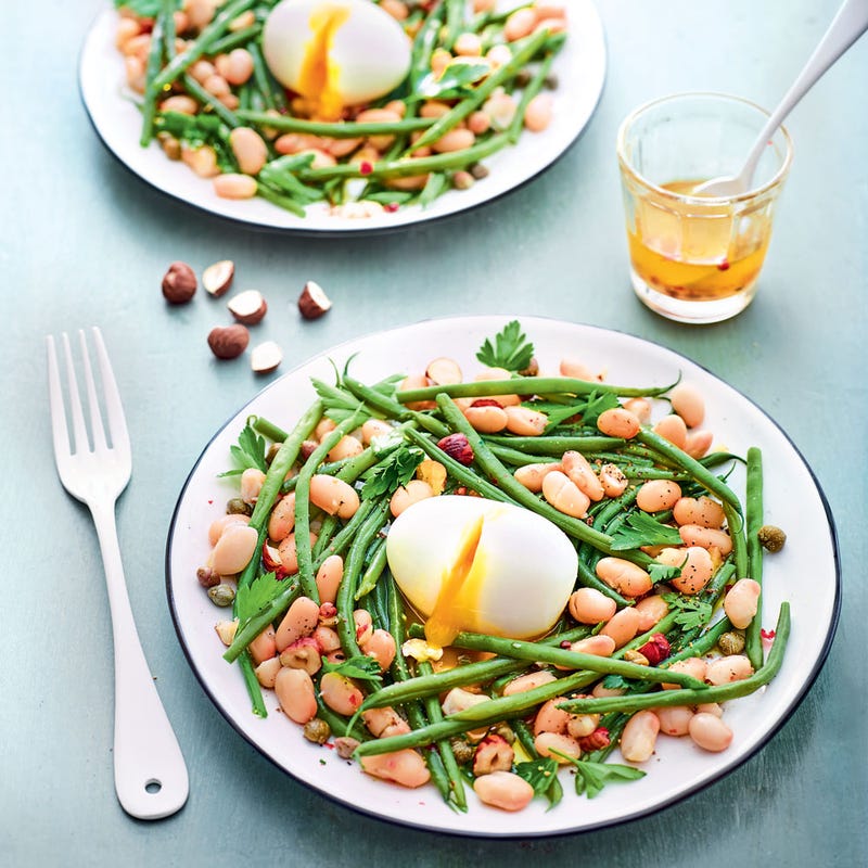 Haricots verts aux câpres, œufs mollet et noisettes