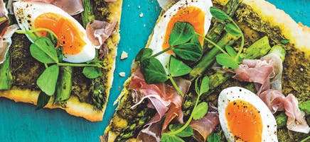 Asparagus, proscuitto & egg flatbread
