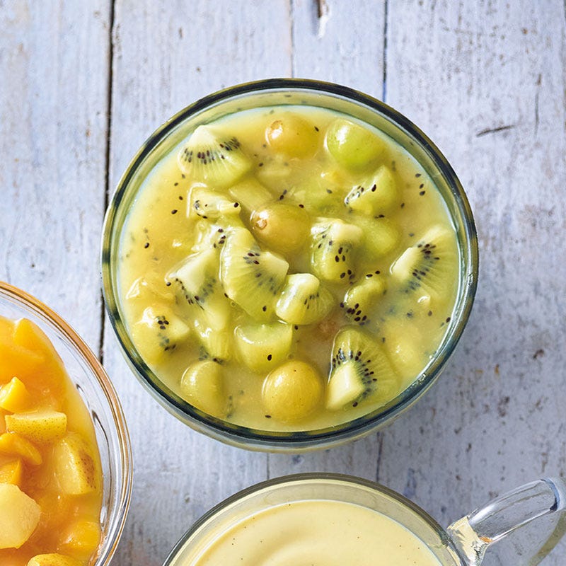 Grüne Grütze mit warmer Vanillesauce