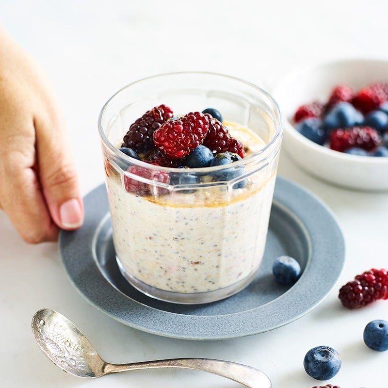 Mixed berry overnight oats
