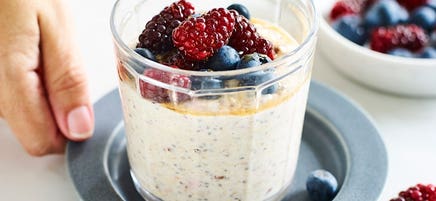 Mixed berry overnight oats
