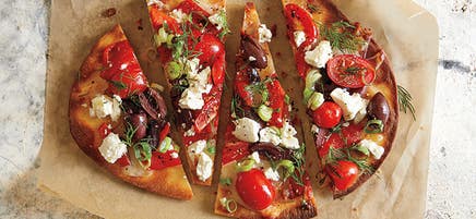 Pizza grecque à croûte mince